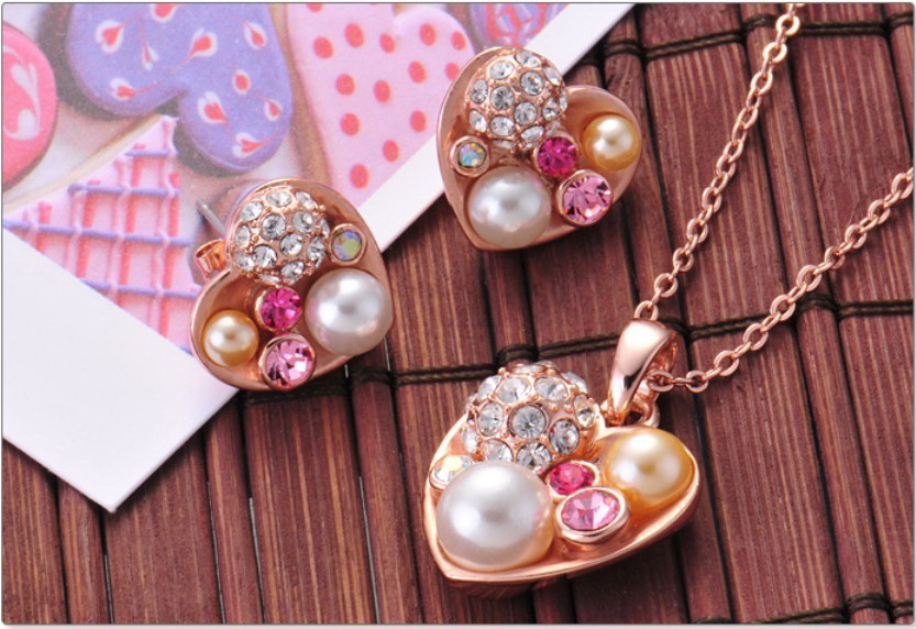 A800249 NECKLACE2.jpg