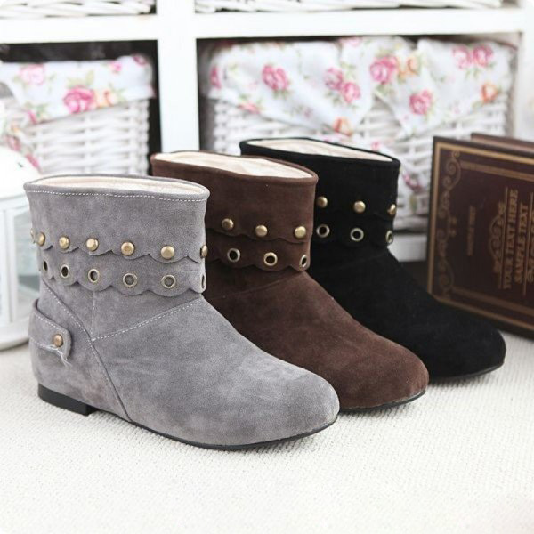 Lady PU Leather Studded Flat Ankle Boot with Rivet