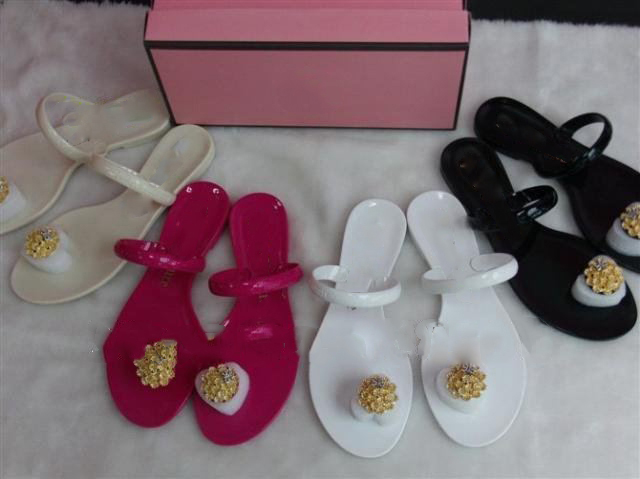 Women's Rubber Material Yellow Flowers Design Flat Bottom Flip Flops