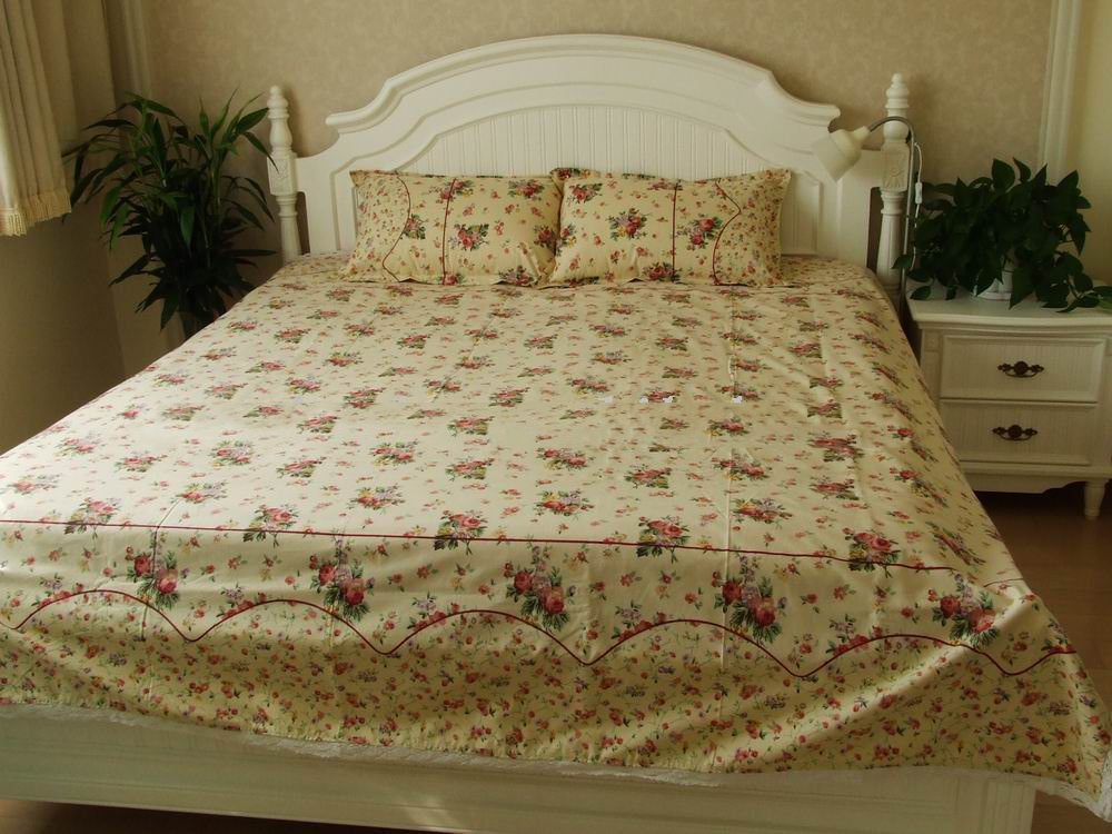 Chinese Traditional Cotton Soft Handmade Flowers Print Bedding Set