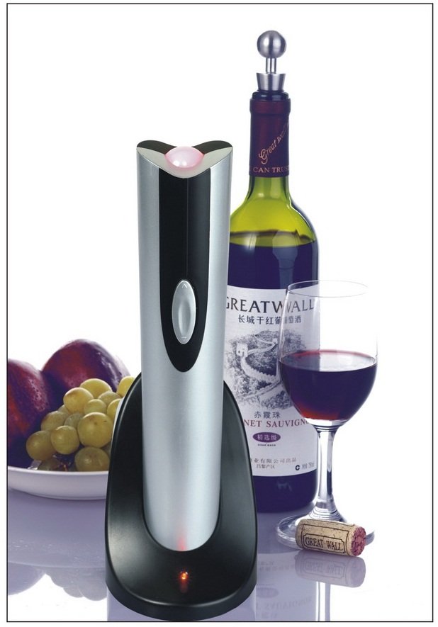 8 Seconds to Open the Cork Elect Rechargeable Base Plastic Silver Automatic Wine Opener