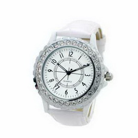 Amanda49 Stylish and Large 12 Hour Marks Display Leather Watchband Quartz Watch with Wide Watchband - White