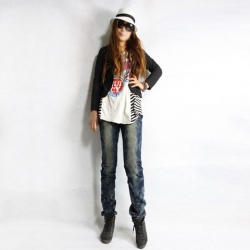 Amanda49 Elegant Broken Style Rhinestone Embellished Back-Pocket Blue Jeans For Women