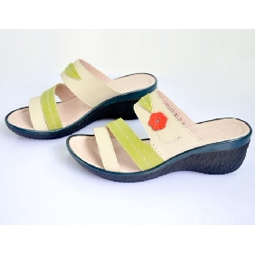 Women's Genuine Leather Hollow Cross Straps Flowers Sweet Slippers